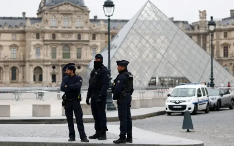 Roban joyas de Napoleón en el Museo del Louvre